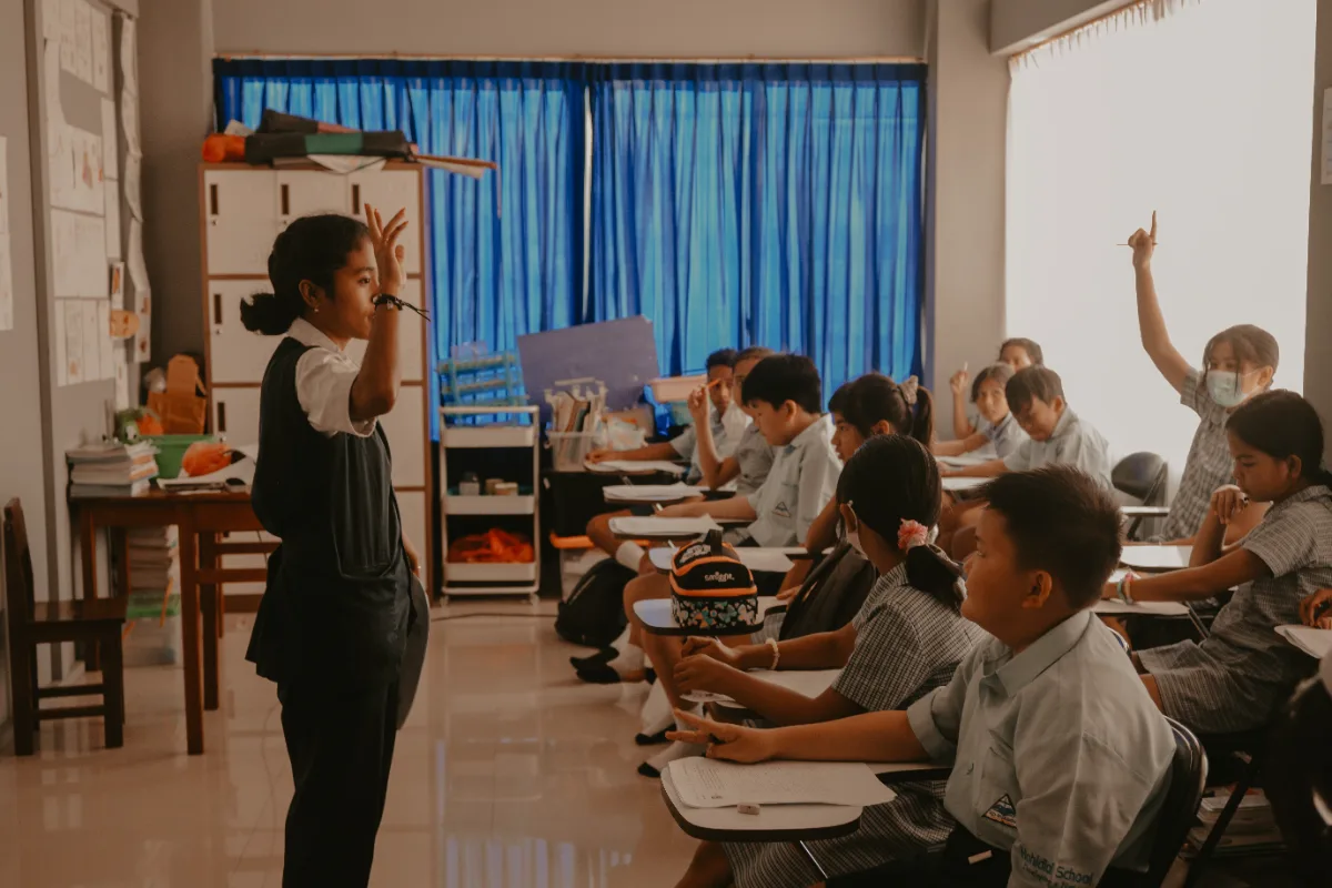 Students learning together in class
